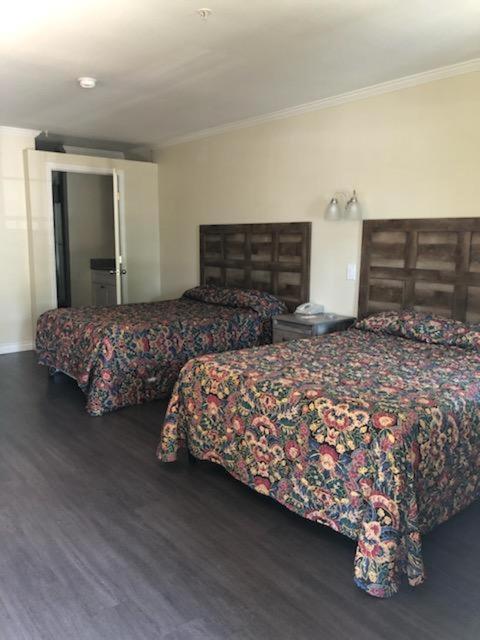 Hotel Sierra Crossing 2*